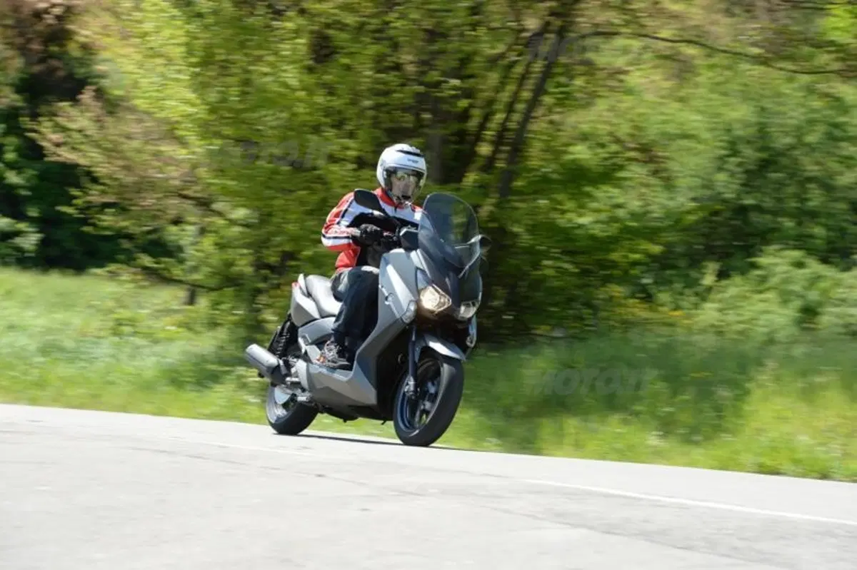 Yamaha X-Max 250 (24)