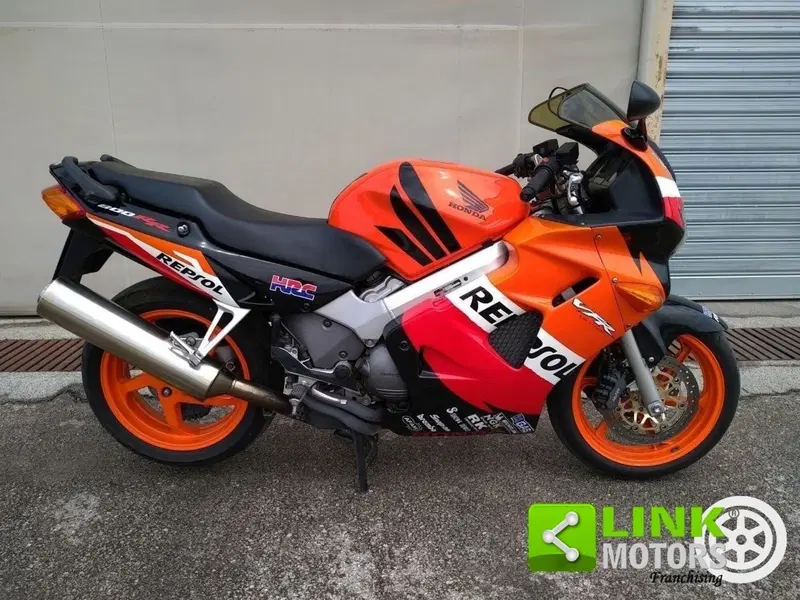 Honda VFR 800 (1998 - 01) (10)