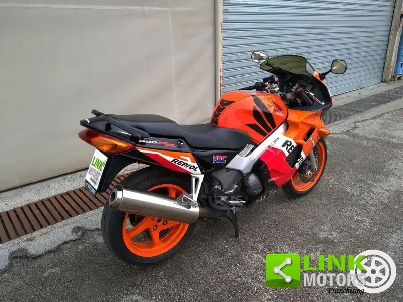 Honda VFR 800 (1998 - 01) (13)