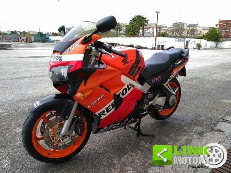 Honda VFR 800 (1998 - 01) (2)