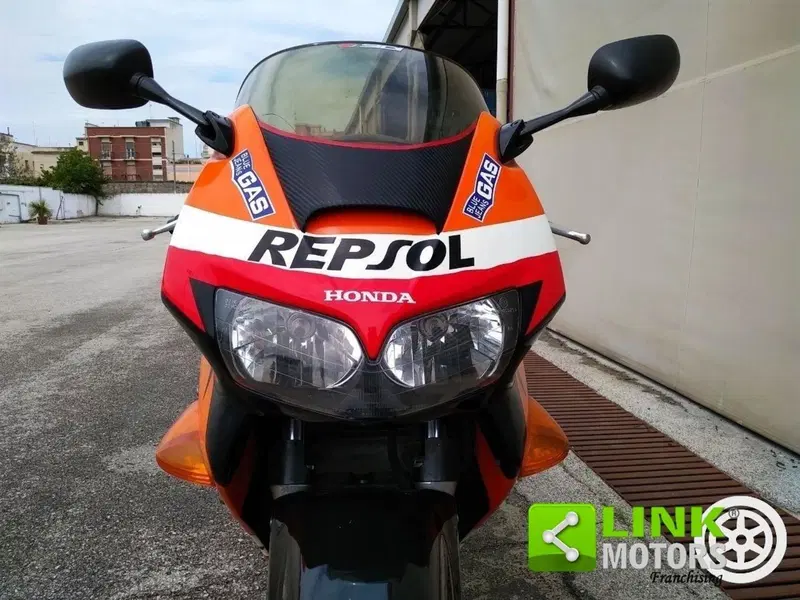 Honda VFR 800 (1998 - 01) (5)