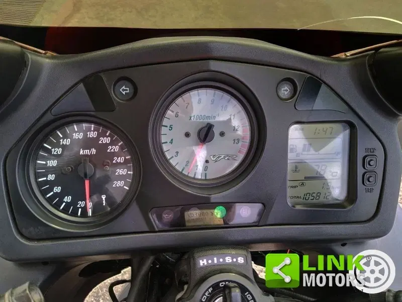 Honda VFR 800 (1998 - 01) (9)