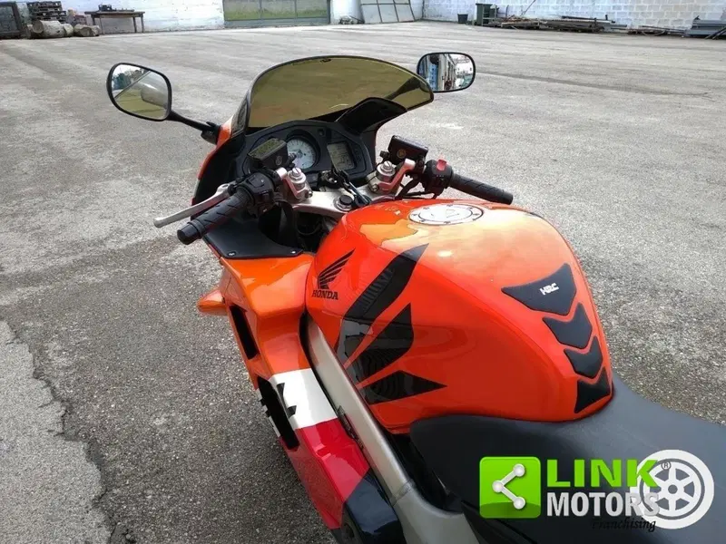 Honda VFR 800 (1998 - 01) (3)