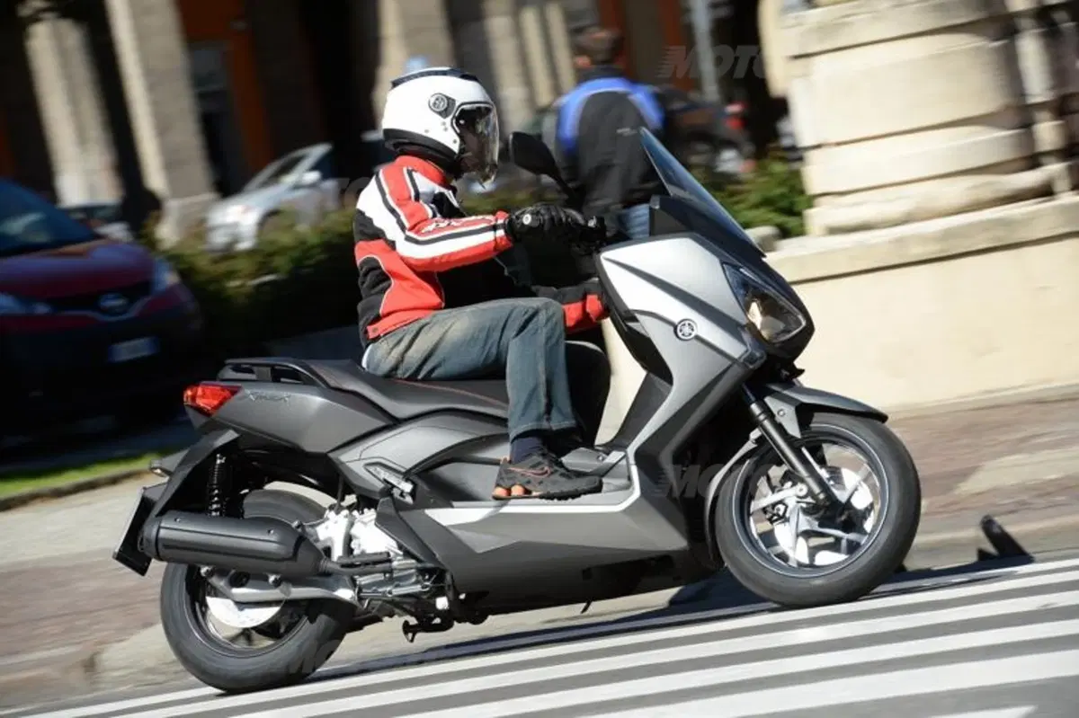 Yamaha X-Max 250 (26)