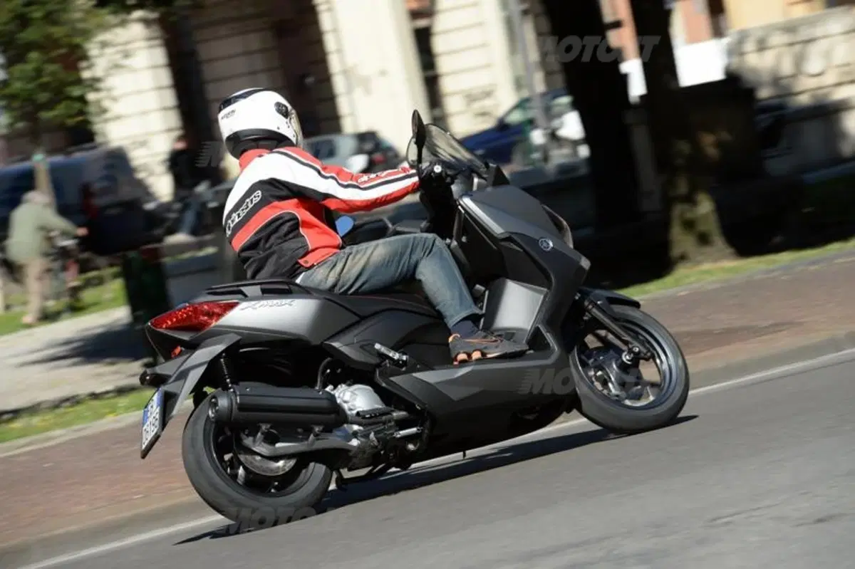 Yamaha X-Max 250 (27)