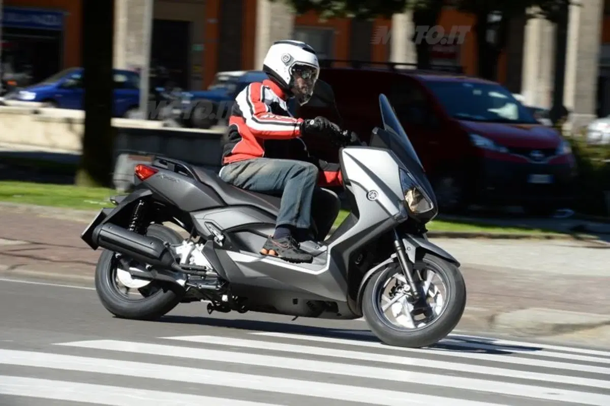 Yamaha X-Max 250 (28)