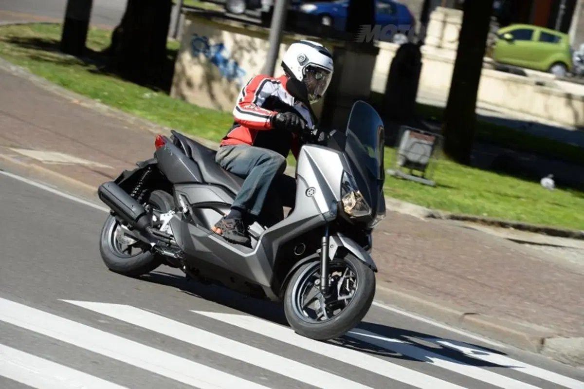 Yamaha X-Max 250 (29)