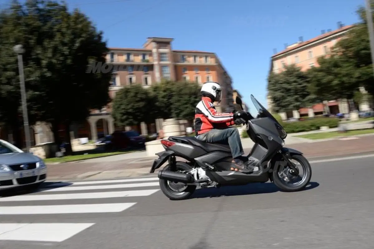 Yamaha X-Max 250 (30)