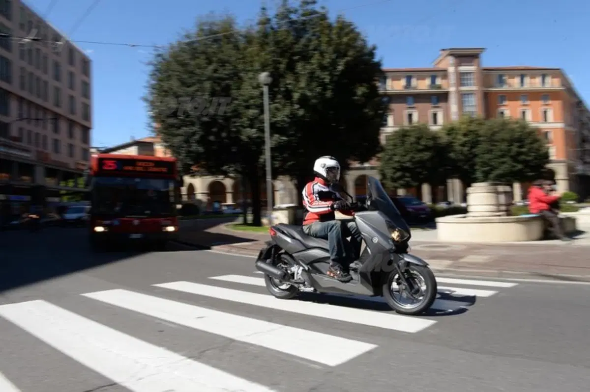 Yamaha X-Max 250 (31)