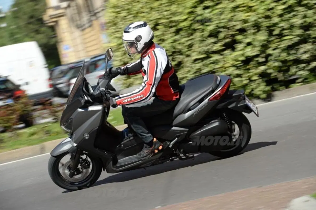 Yamaha X-Max 250 (32)
