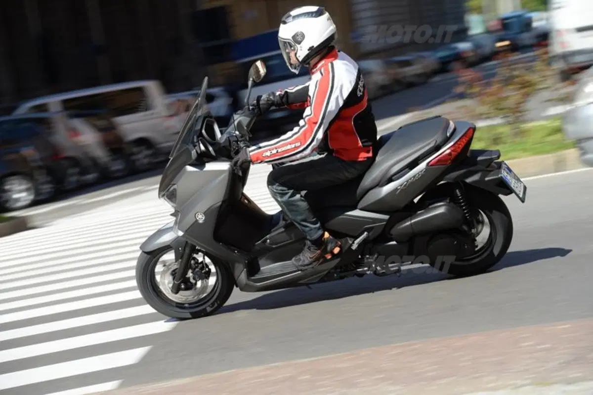 Yamaha X-Max 250 (33)