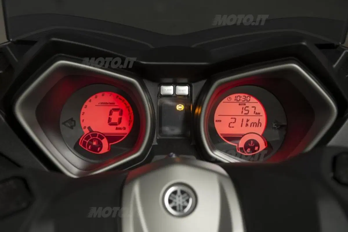 Yamaha X-Max 250 (43)