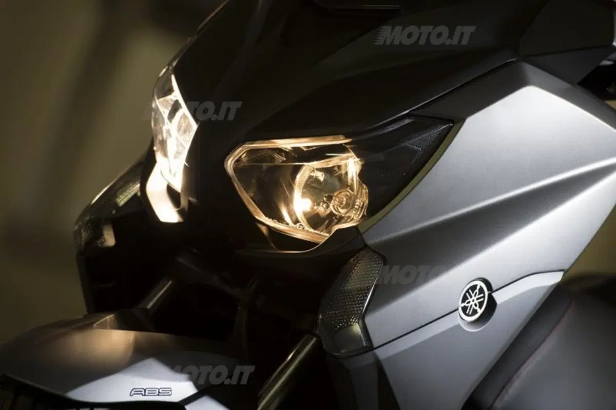 Yamaha X-Max 250 (44)