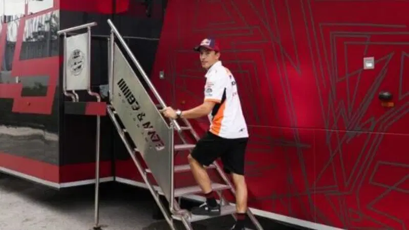 Marc Marquez lascia Cervera: &ldquo;Vivr&ograve; a Madrid per curarmi meglio, perch&eacute; voglio il Mondiale&rdquo;