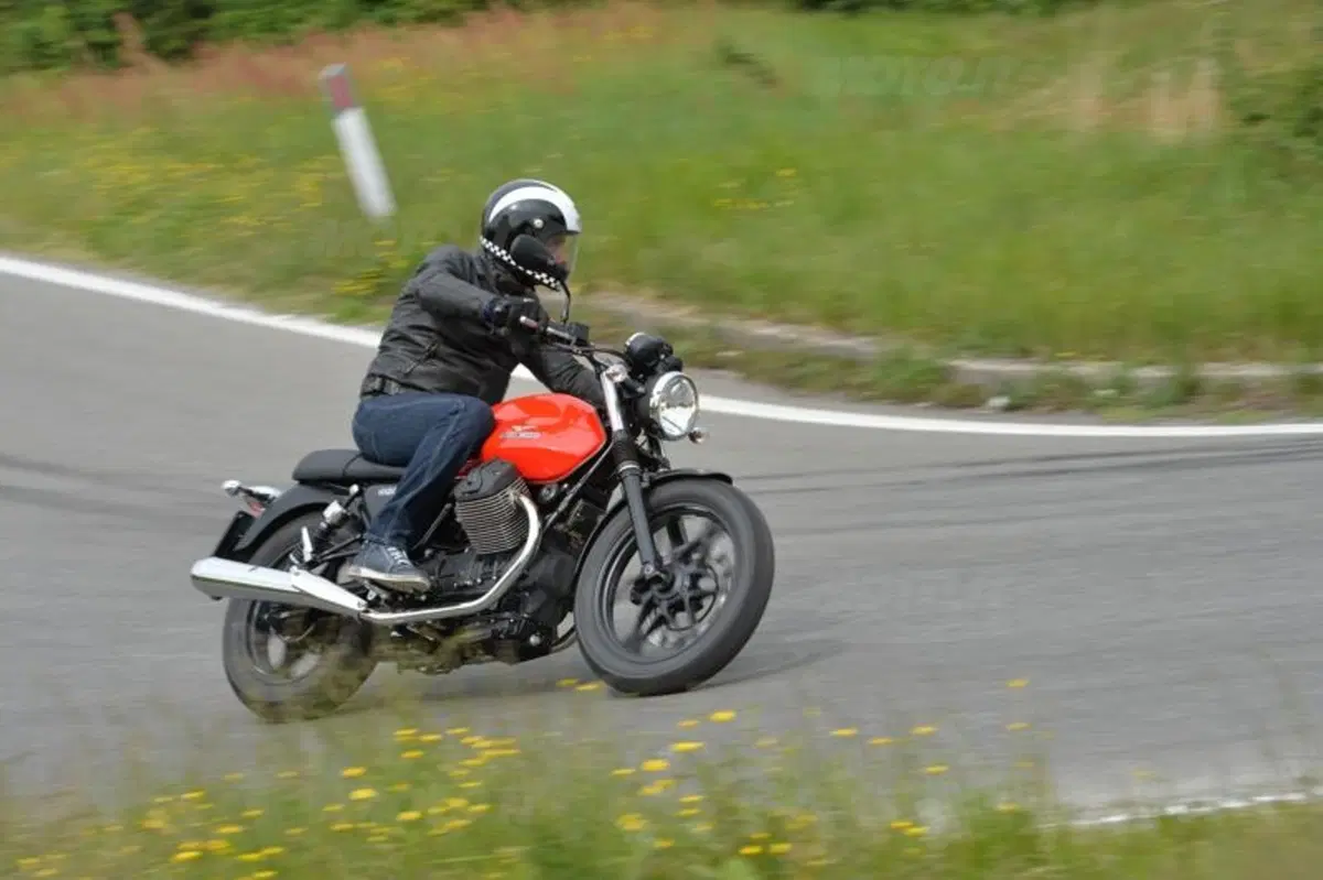 Moto Guzzi V7 2014 Stone, Special e Racer   (3)