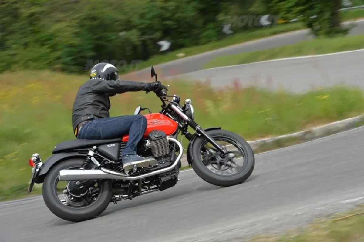 Moto Guzzi V7 2014 Stone, Special e Racer   (4)