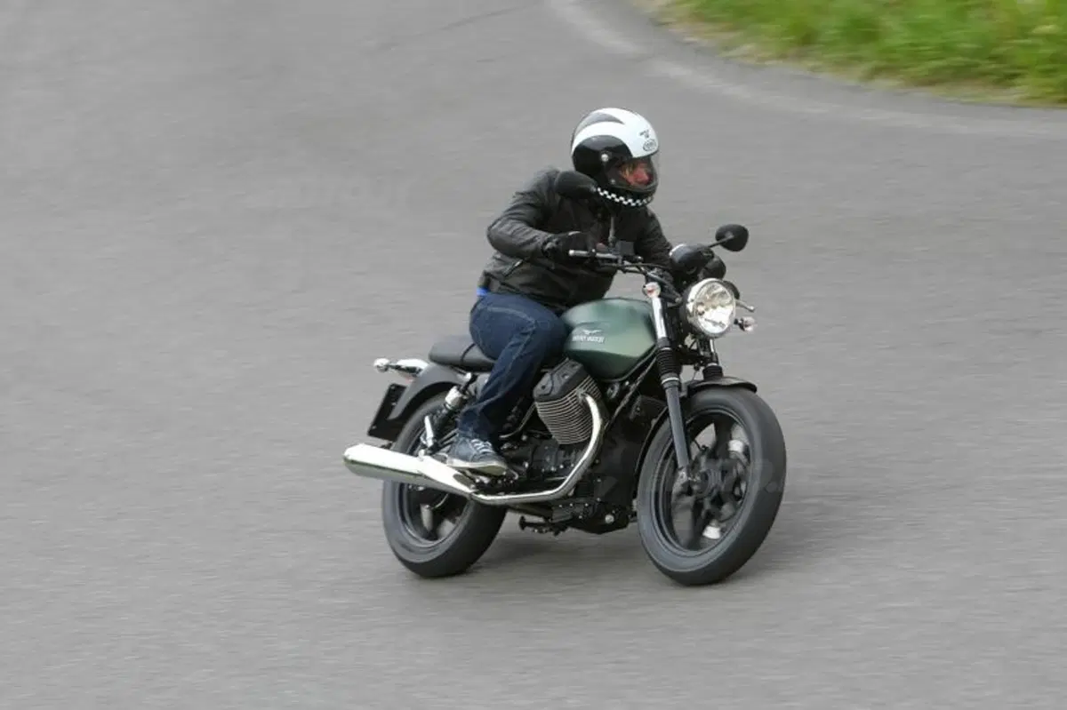 Moto Guzzi V7 2014 Stone, Special e Racer   (5)