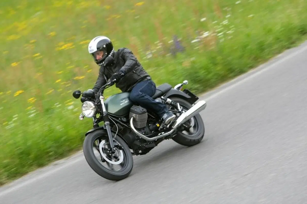 Moto Guzzi V7 2014 Stone, Special e Racer   (7)