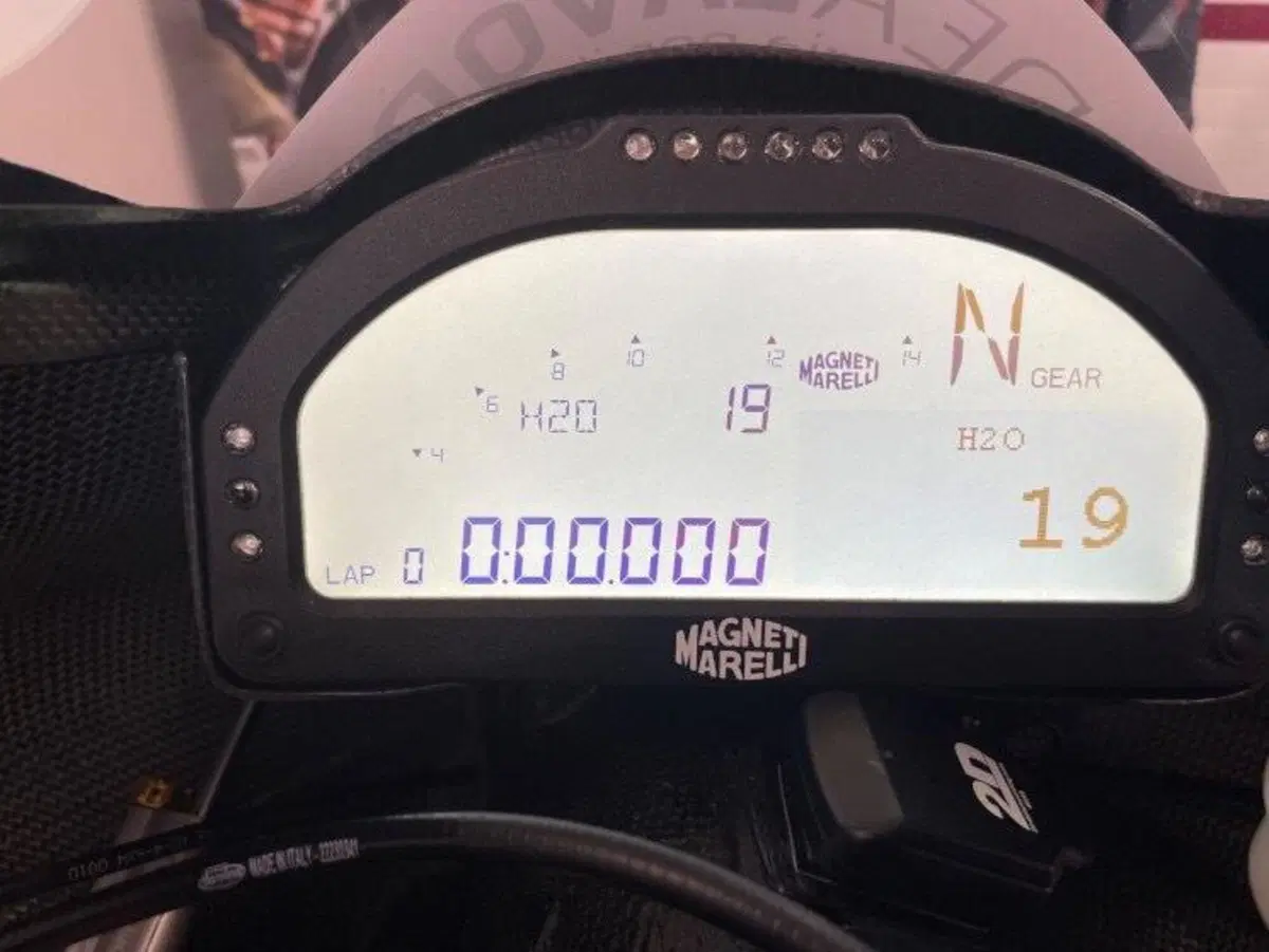 Volete una Moto2? All'asta la MV Agusta di Aegerter (3)