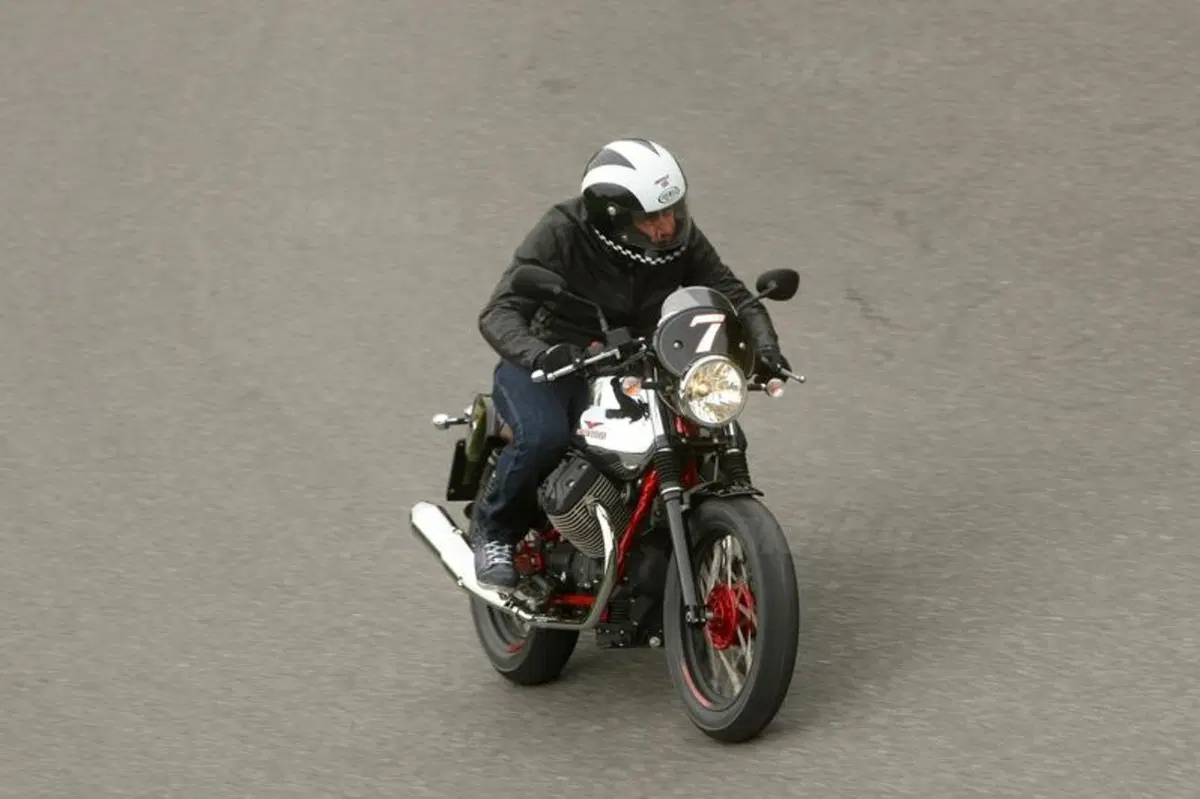 Moto Guzzi V7 2014 Stone, Special e Racer   (10)