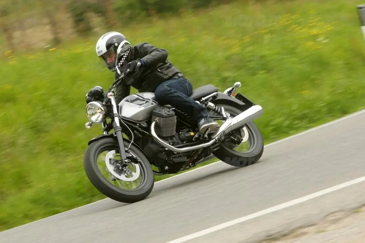 Moto Guzzi V7 2014 Stone, Special e Racer   (13)