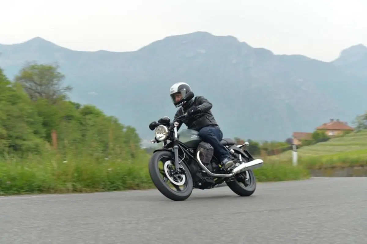 Moto Guzzi V7 2014 Stone, Special e Racer   (15)