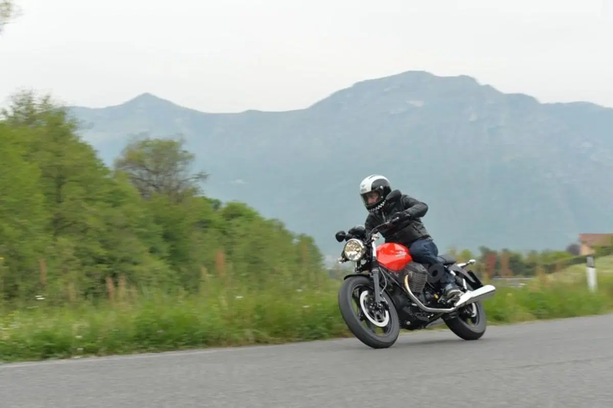 Moto Guzzi V7 2014 Stone, Special e Racer   (16)