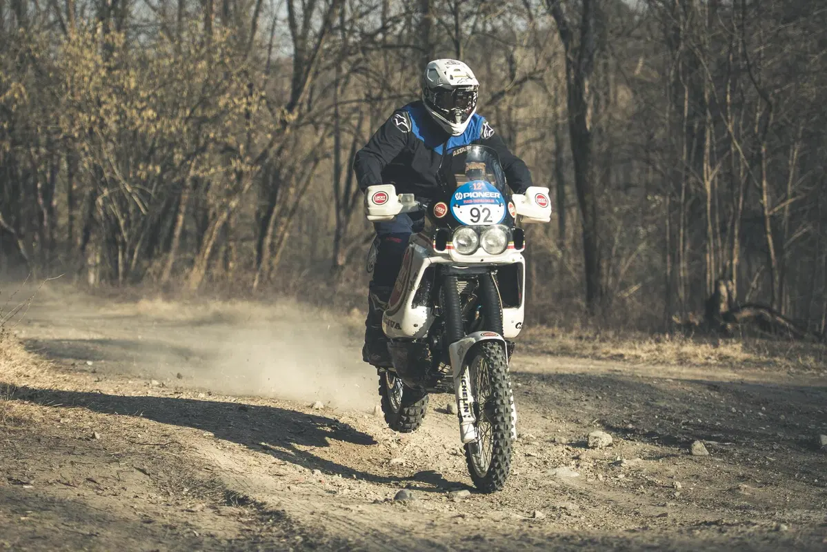 Abbiamo guidato la Cagiva Elefant 900 di Edi Orioli. Un test youngtimer esclusivo: che bomba! (7)