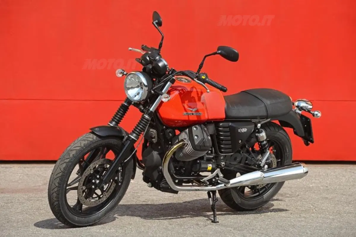 Moto Guzzi V7 2014 Stone, Special e Racer   (18)