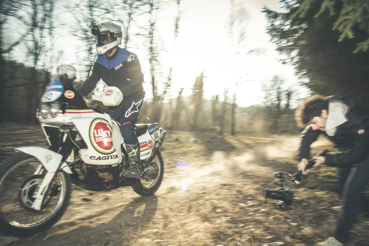 Abbiamo guidato la Cagiva Elefant 900 di Edi Orioli. Un test youngtimer esclusivo: che bomba!