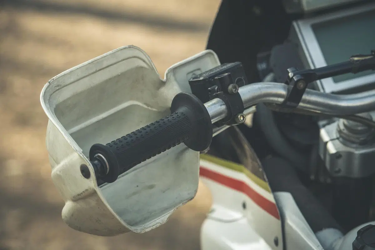 Abbiamo guidato la Cagiva Elefant 900 di Edi Orioli. Un test youngtimer esclusivo: che bomba! (22)