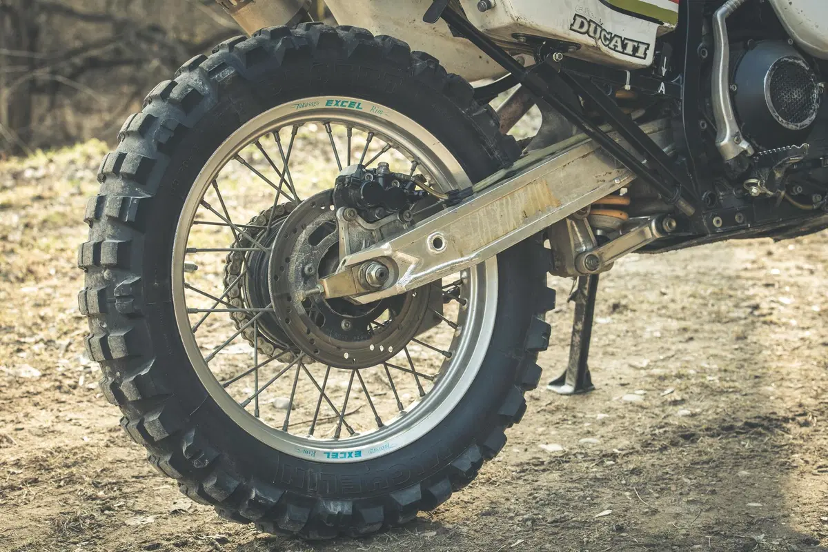 Abbiamo guidato la Cagiva Elefant 900 di Edi Orioli. Un test youngtimer esclusivo: che bomba! (39)