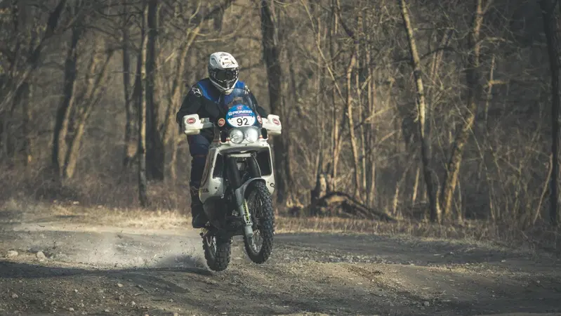 Abbiamo guidato la Cagiva Elefant 900 di Edi Orioli. Un test youngtimer esclusivo: che bomba!