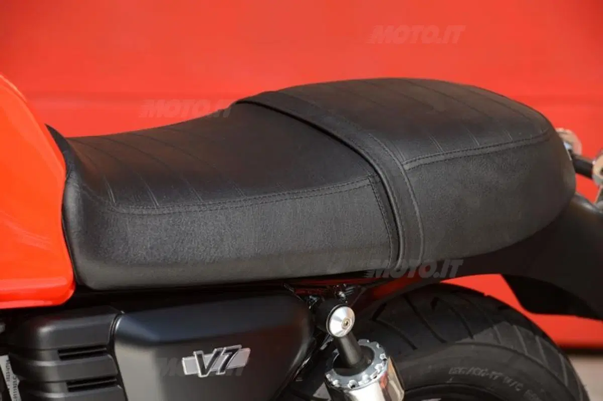 Moto Guzzi V7 2014 Stone, Special e Racer   (23)