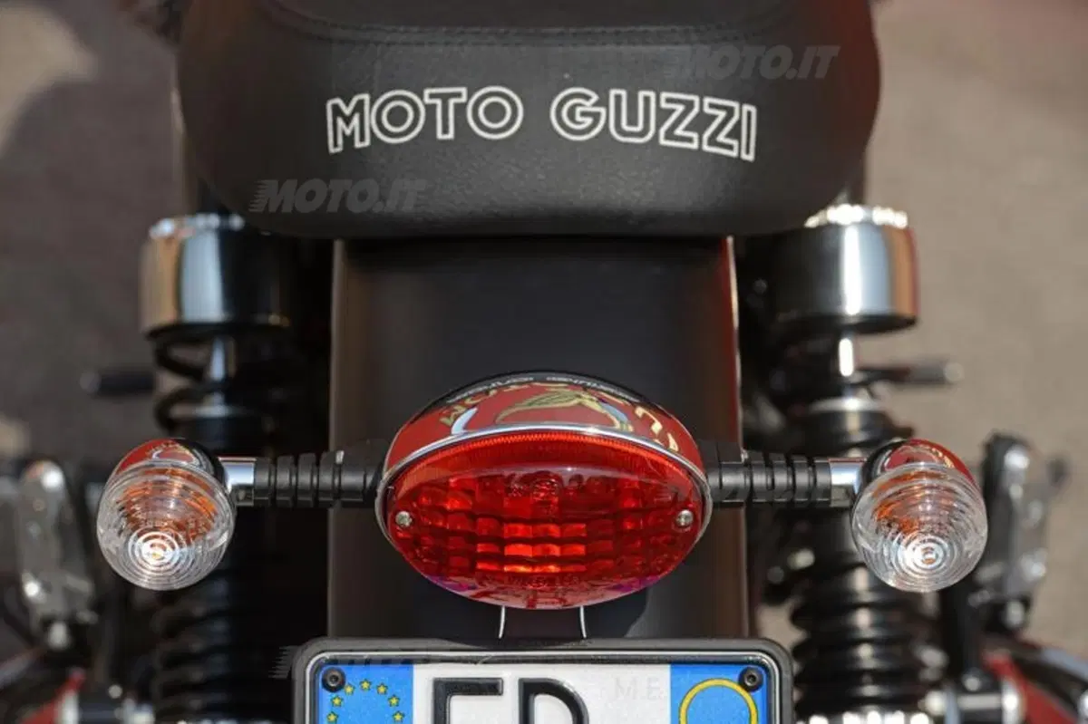Moto Guzzi V7 2014 Stone, Special e Racer   (27)