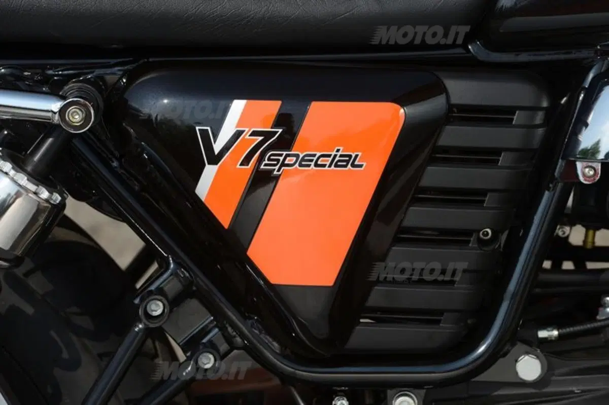 Moto Guzzi V7 2014 Stone, Special e Racer   (29)