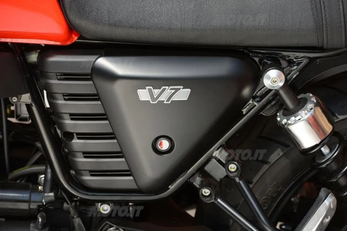 Moto Guzzi V7 2014 Stone, Special e Racer   (30)