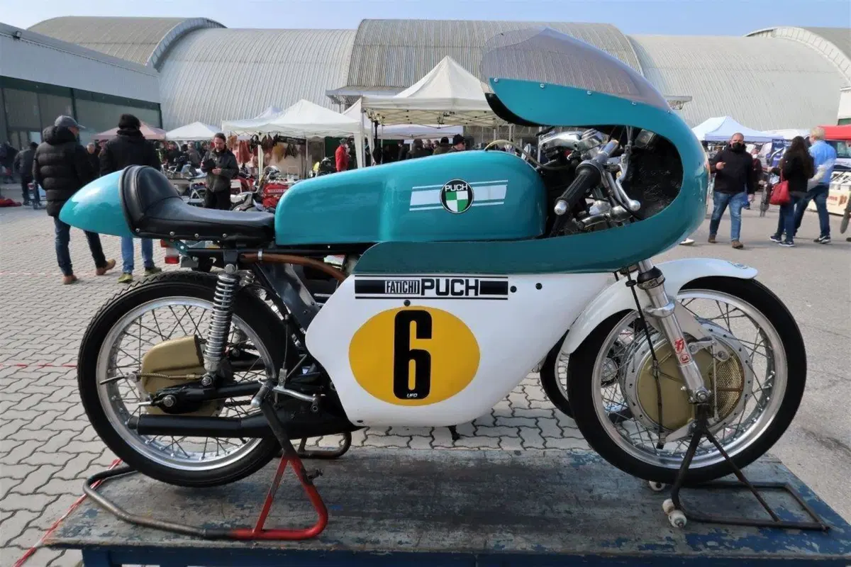 Epoca: Guzzi e Gilera protagoniste alla Mostra Scambio di Novegro  (28)