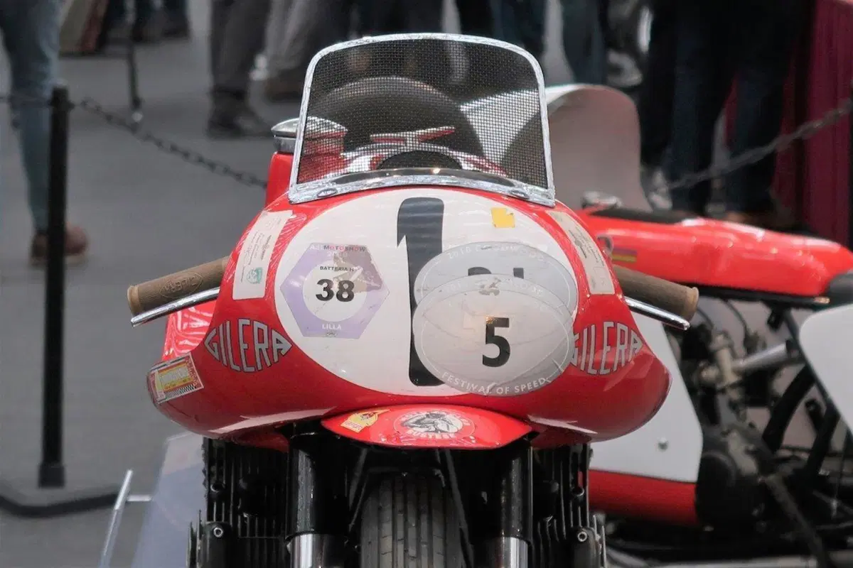 Epoca: Guzzi e Gilera protagoniste alla Mostra Scambio di Novegro  (35)