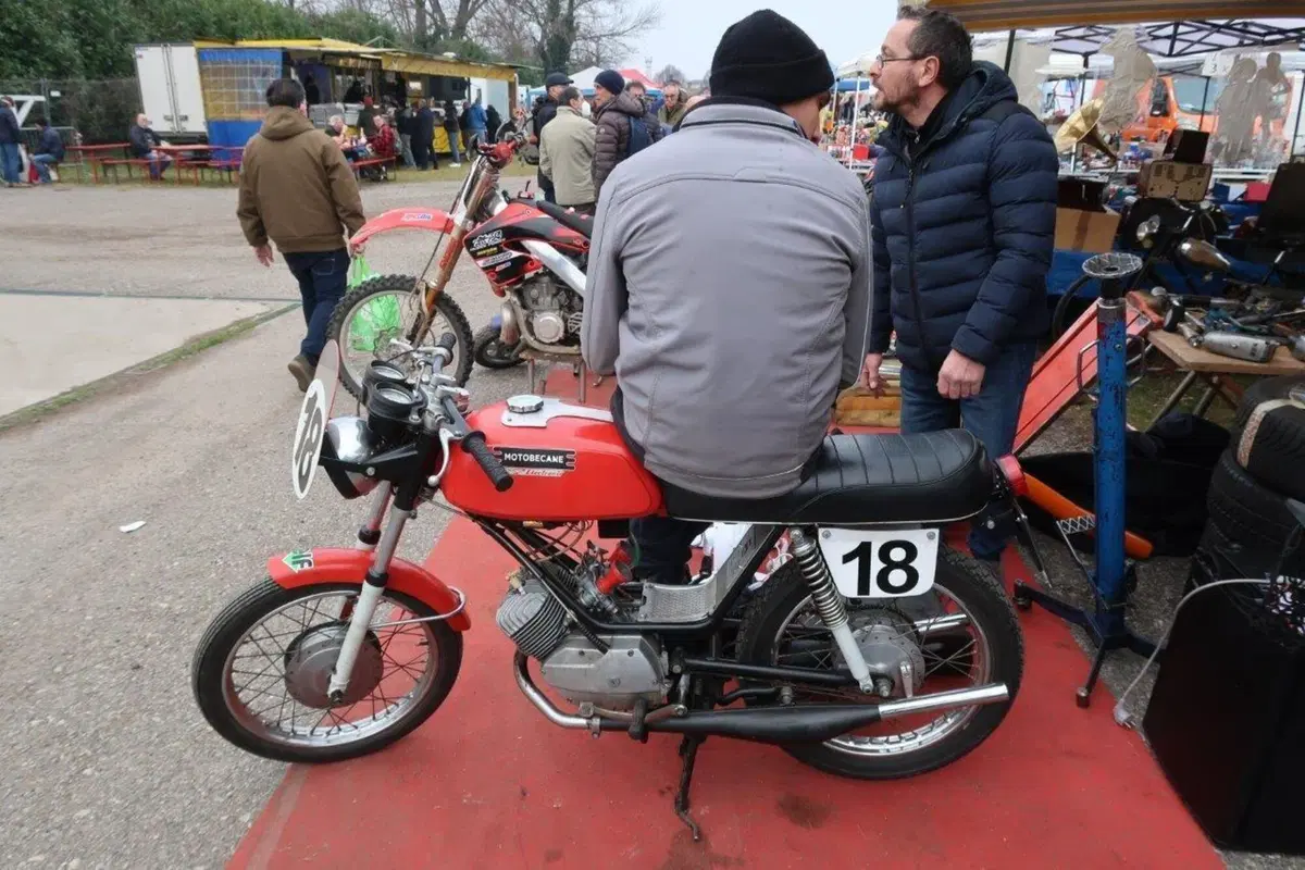 Epoca: Guzzi e Gilera protagoniste alla Mostra Scambio di Novegro  (54)