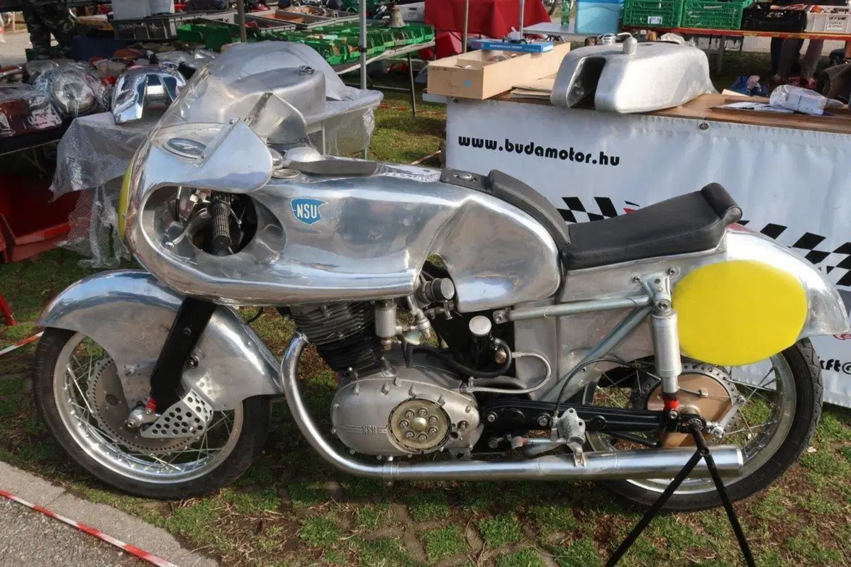 Epoca: Guzzi e Gilera protagoniste alla Mostra Scambio di Novegro  (53)