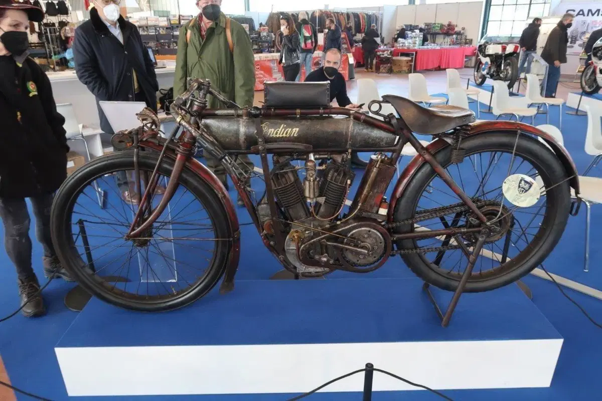 Epoca: Guzzi e Gilera protagoniste alla Mostra Scambio di Novegro  (69)
