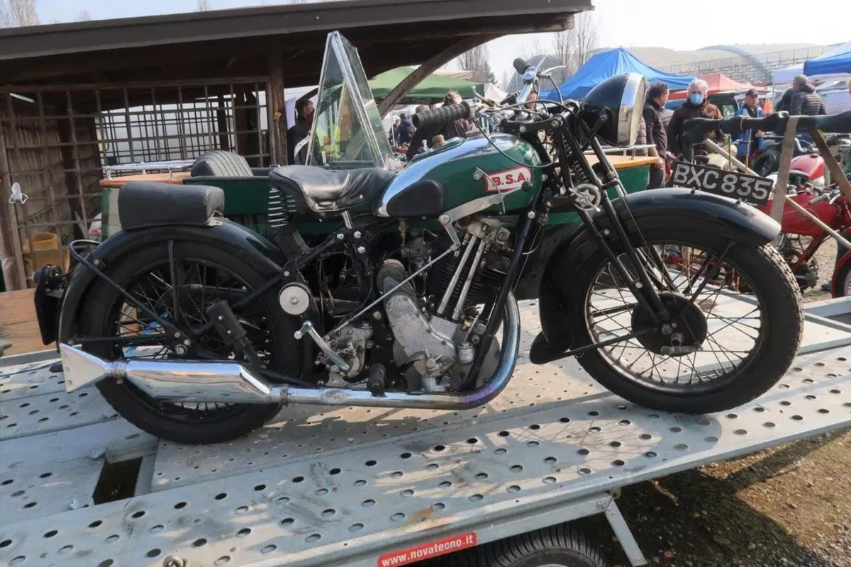 Epoca: Guzzi e Gilera protagoniste alla Mostra Scambio di Novegro  (76)