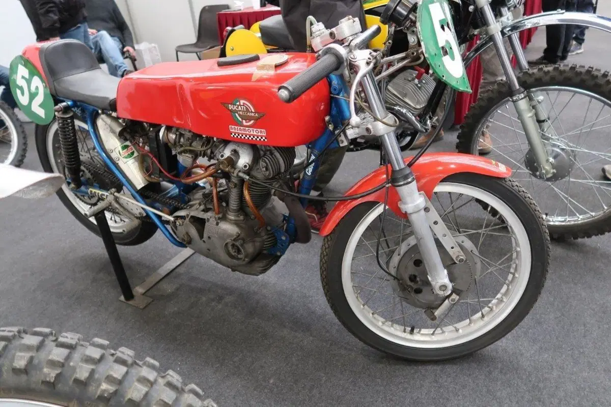 Epoca: Guzzi e Gilera protagoniste alla Mostra Scambio di Novegro  (70)