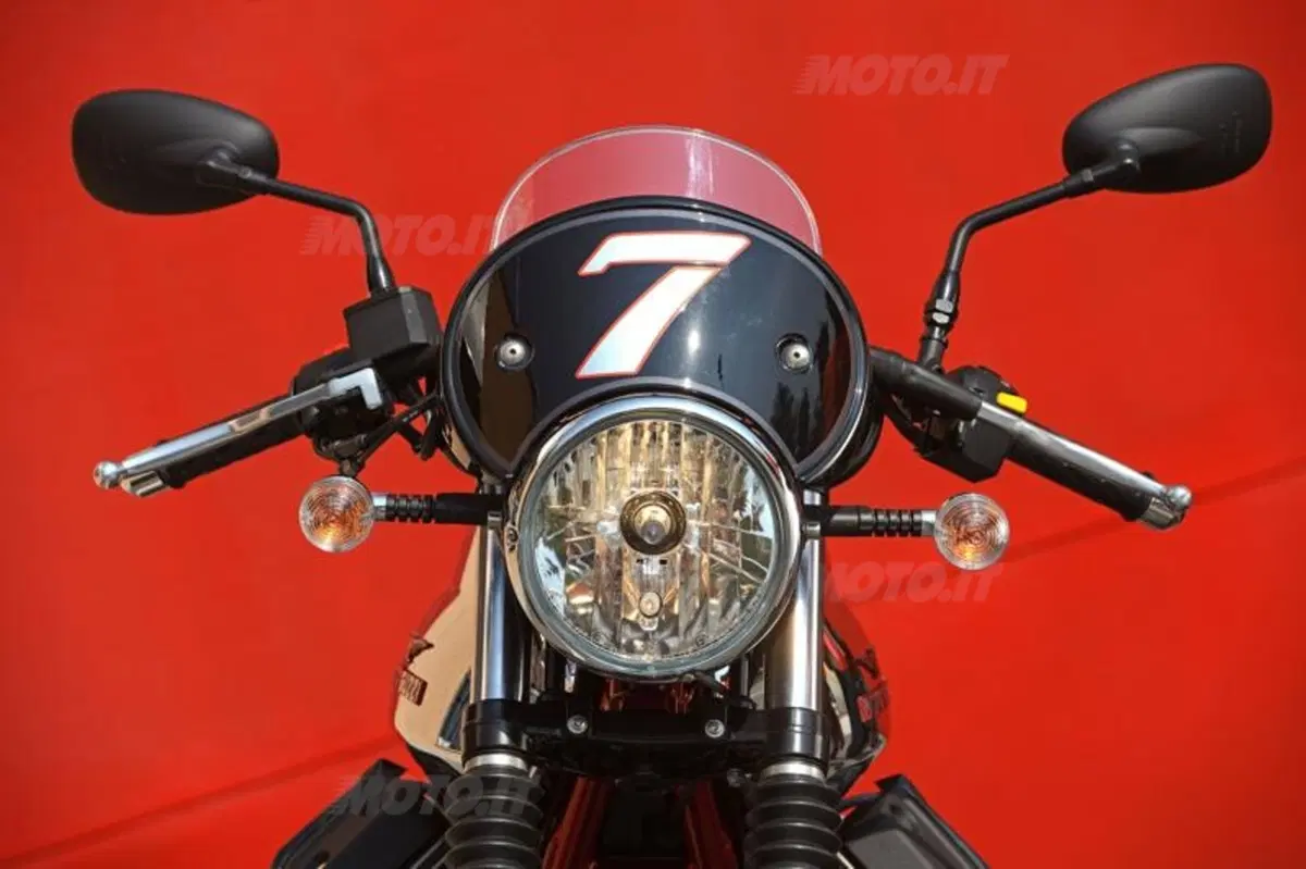 Moto Guzzi V7 2014 Stone, Special e Racer   (32)