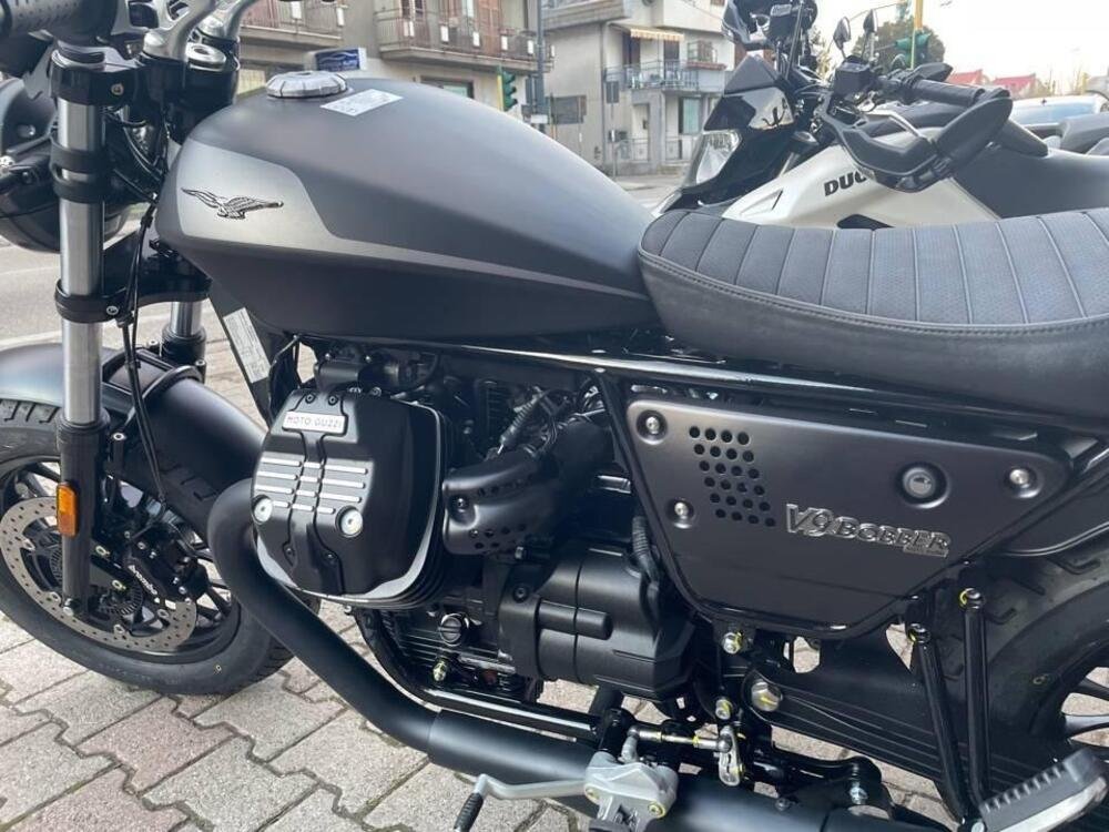 Moto Guzzi V9 Bobber (2021 - 24) (2)