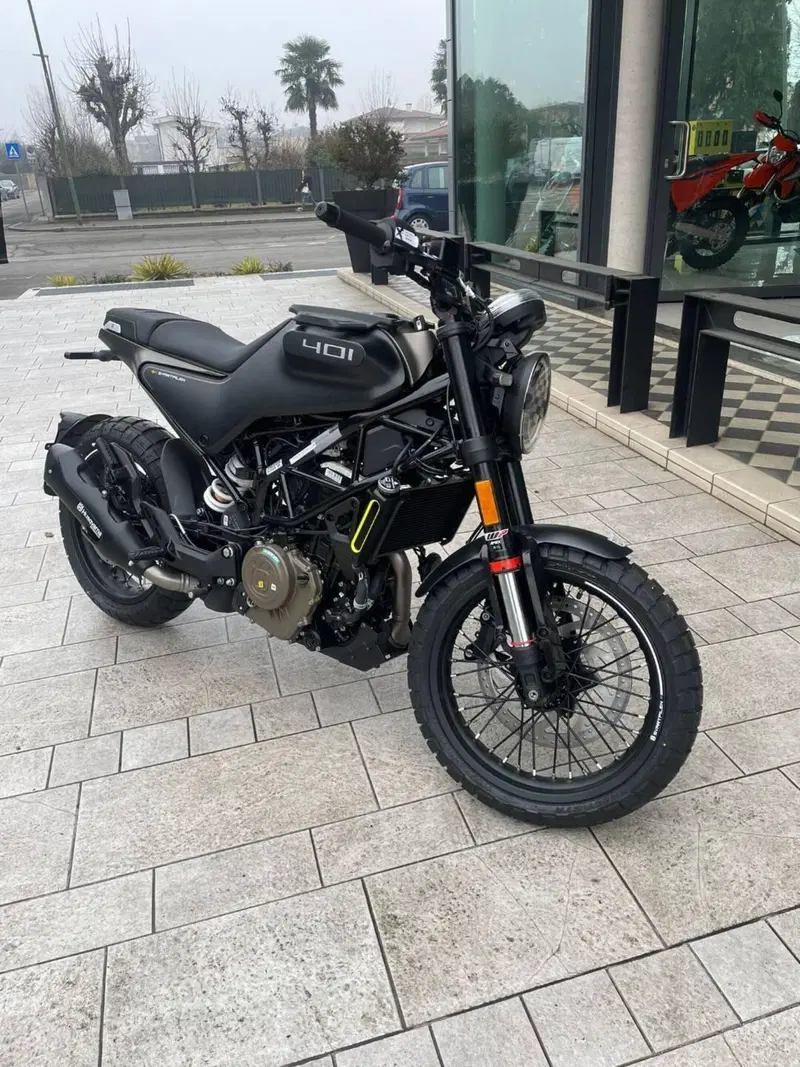 Husqvarna Svartpilen 401 (2021 - 23) (2)