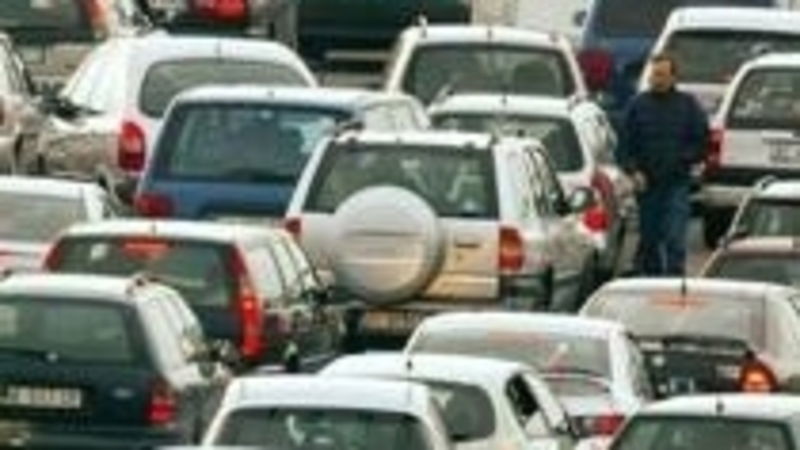 Napoli: stop al traffico tutti i luned&igrave;, mercoled&igrave; e venerd&igrave;. E arrivano le domeniche a piedi  