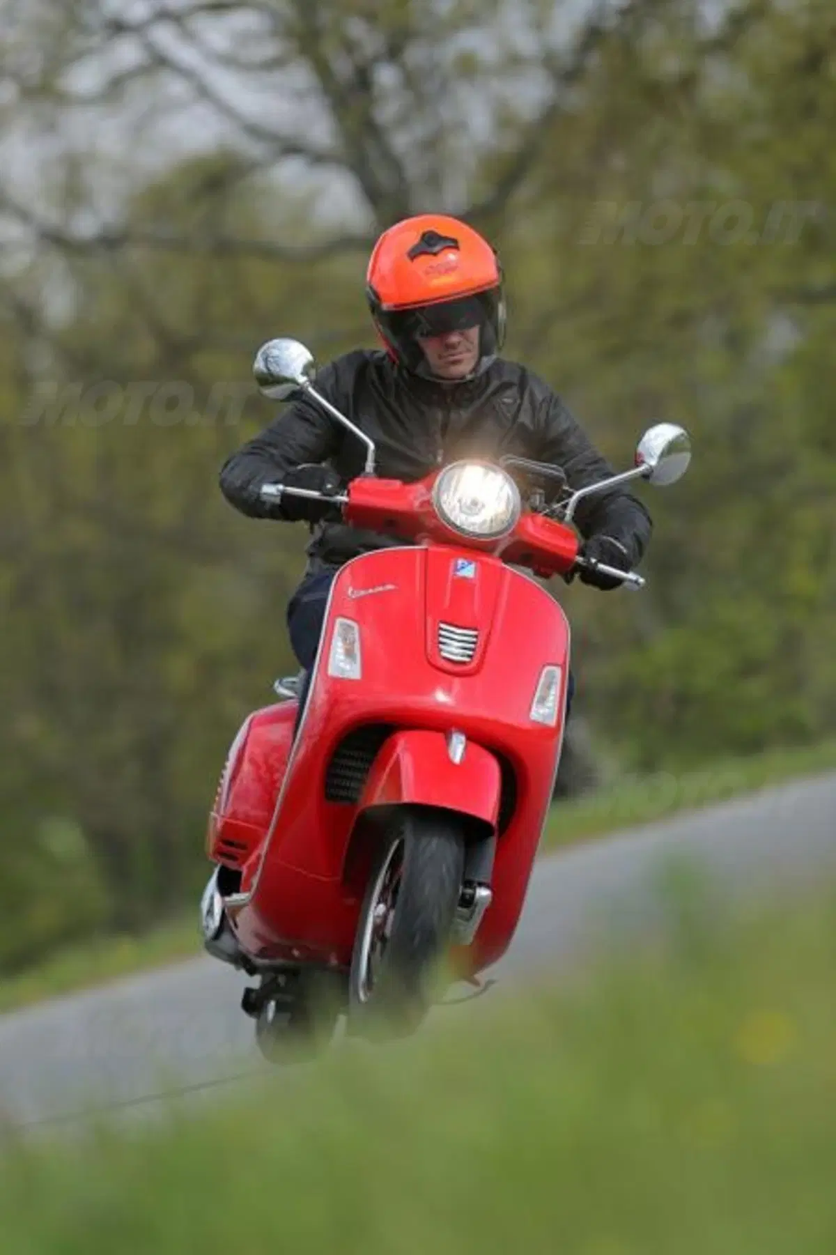 Vespa GTS e GTS Super 300 ABS (4)