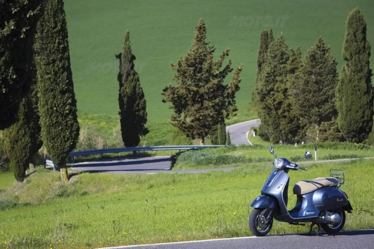 Vespa GTS e GTS Super 300 ABS (9)